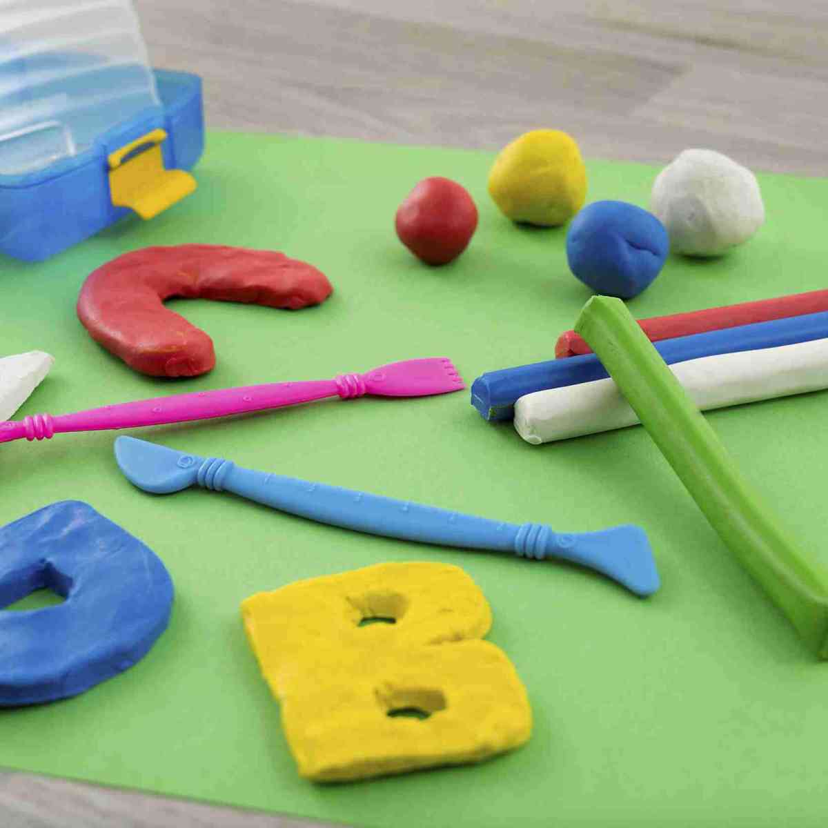 EBERHARD FABER Plastilin Knete in Kunststoffbox 14 Stangen + 2 Modellierwerkzeuge