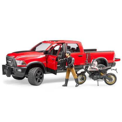 BRUDER 02502 RAM 2500 Power Wagon mit 
Scrambler Ducati Desert Sled und Fahrer
