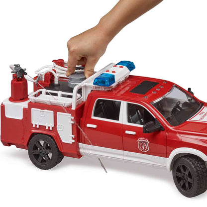 BRUDER 02544 RAM 2500 Feuerwehreinsatzwagen mit Light + Sound Modul