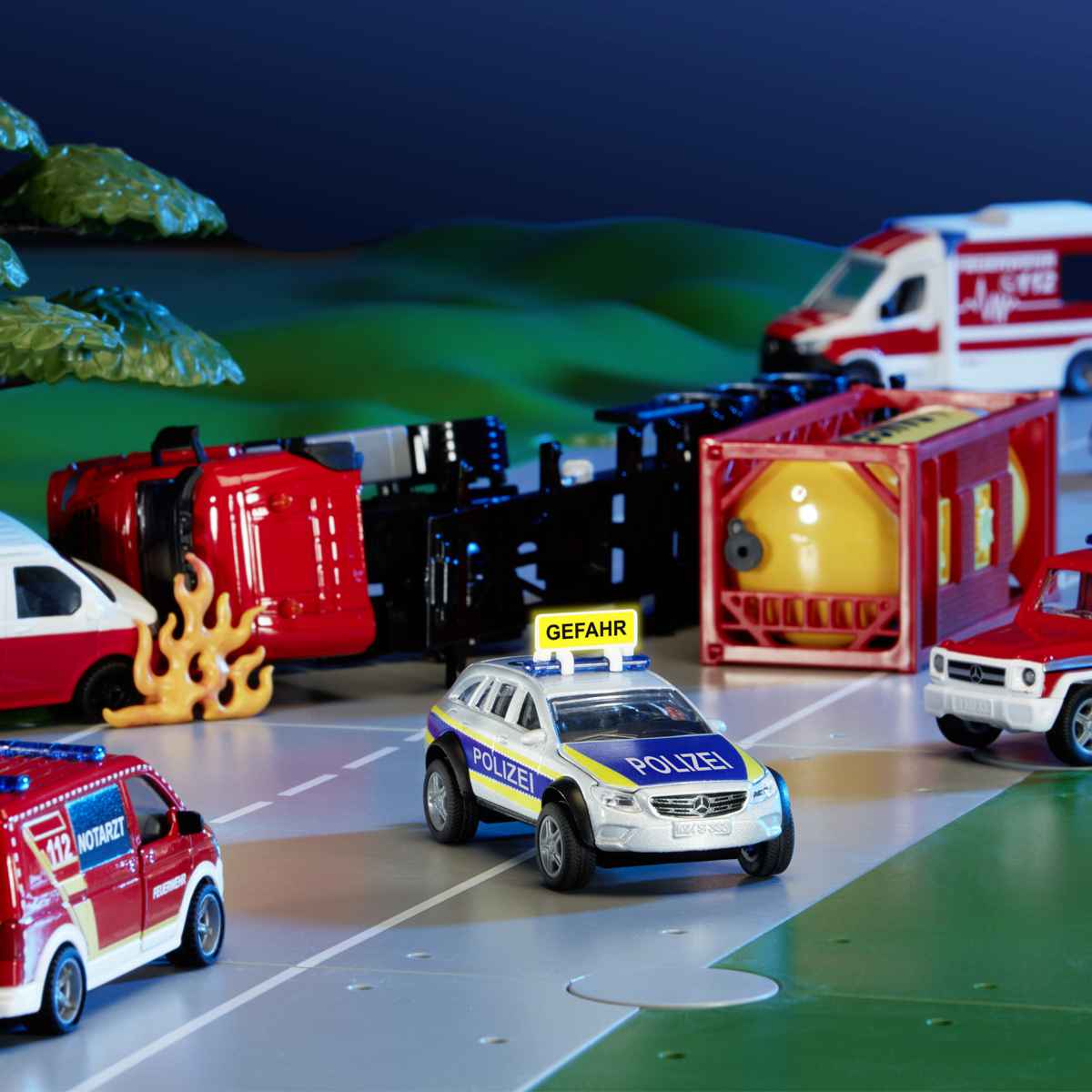 SIKU 2302 Mercedes-Benz E-Klasse All Terrain 4x4 Polizei 1:50