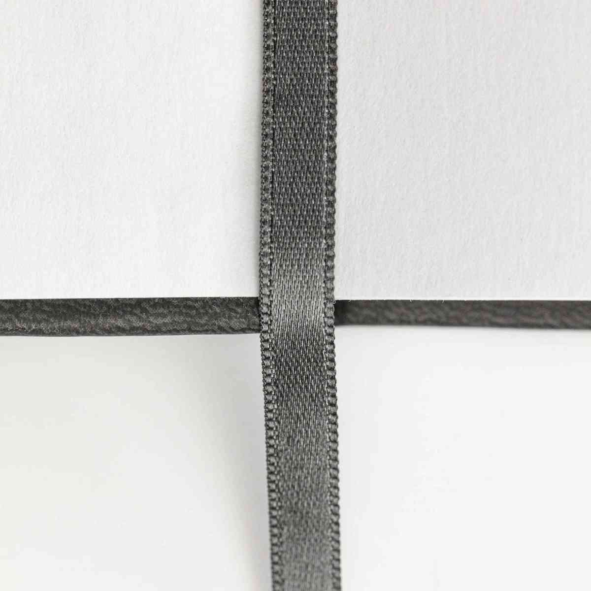 DARWI Skizzenbuch mit Gummizug 14x14cm 80 Blatt 140g schwarz