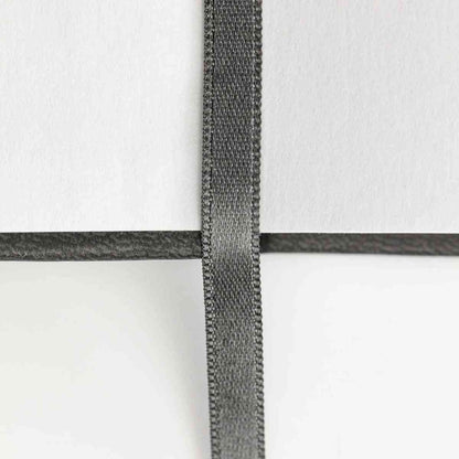 DARWI Skizzenbuch mit Gummizug 14x14cm 80 Blatt 140g schwarz
