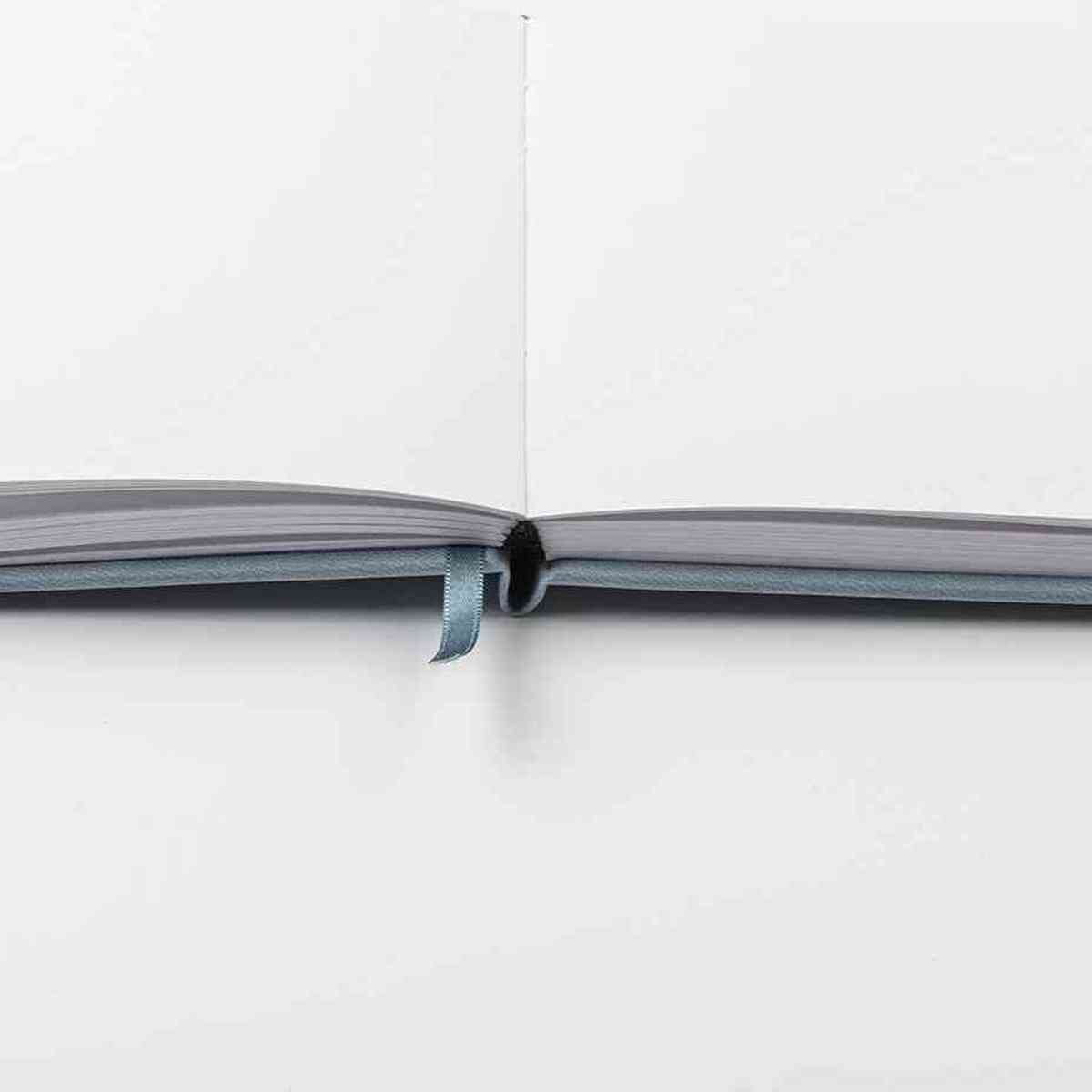 DARWI Skizzenbuch mit Gummizug 14x14cm 80 Blatt 140g hellblau