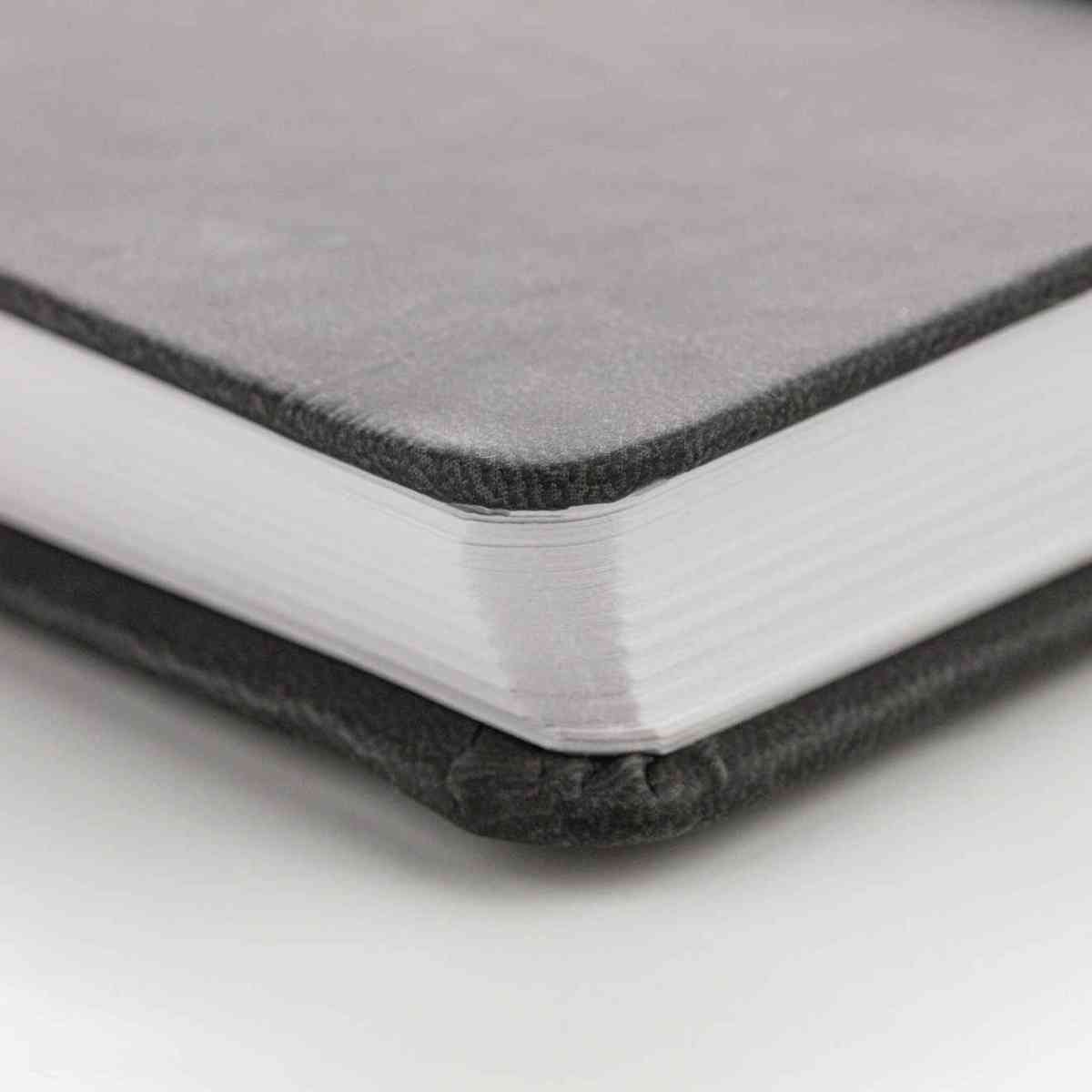 DARWI Skizzenbuch mit Gummizug 14x21cm 80 Blatt 140g schwarz