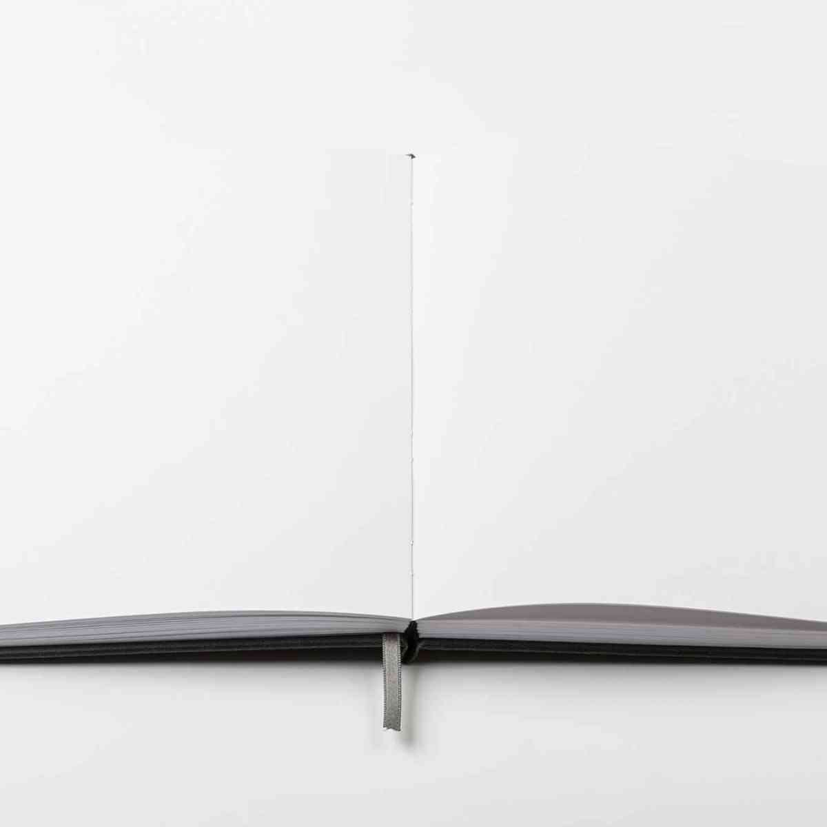 DARWI Skizzenbuch mit Gummizug A4 80 Blatt 140g schwarz