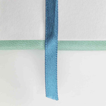 DARWI Skizzenbuch mit Gummizug A4 80 Blatt 140g wassergrün